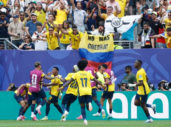 Ecuador players celebrate after a goal by Gonzalo Plata gave them a 2-1 lead over Germany in the second half of their FIFA World Cup, WM, Weltmeisterschaft, Fussball match at New York New Jersey Stadium in East Rutherford, New Jersey, on Thursday, June 25, 2026.  NYP20260625924 JOHNxANGELILLO
