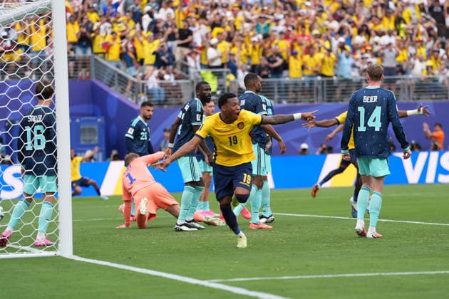 celebrate the goal, Torjubel zum 1:2 Gonzalo Plata (Ecuador, 19), Frust bei Deutschland - New York 25.06.2026: Deutschland vs. Ecuador, MetLife Stadium, World Cup 26 Gruppe E, 3. Spieltag *** Celebrating the goal: Gonzalo Plata scores Ecuador s 1-2 goal, 19; frustration for Germany. New York, June 25, 2026. Germany vs. Ecuador, MetLife Stadium, World Cup Group E, Matchday 3