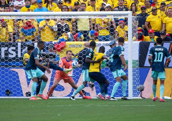 Fußball, Herren, FIFA World Cup, WM, Weltmeisterschaft, Fussball 2026, Spiel in New York New Jersey, Ecuador - Deutschland (Gruppe E, 3. Spieltag), Gonzalo Plata (Ecuador) erzielt das Tor zum 2:1 gegen Jonathan Tah (Deutschland), Torhüter Manuel Neuer (Deutschland), Antonio Rüdiger (Deutschland) und Malick Thiaw (Deutschland), 25.06. 2026, *** Soccer, Men s, 2026 FIFA World Cup, Match in New York, New Jersey, Ecuador vs. Germany, Group E, Matchday 3, Gonzalo Plata of Ecuador scores the goal to make it 2–1 against Jonathan Tah of Germany, goalkeeper Manuel Neuer of Germany, Antonio Rüdiger of Germany, and Malick Thiaw of Germany, June 25, 2026, Copyright: xMatthiasxKochx