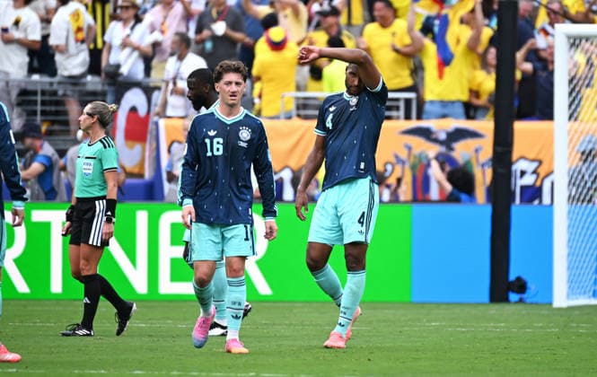 Fussball, Länderspiel, Herren, FIFA World Cup, WM, Weltmeisterschaft, Fussball 2026, Fussball-Weltmeisterschaft, USA, Gruppe E, MetLife Stadium New Jersey: Ecuador - Deutschland; Jonathan Tah (GER), Angelo Stiller (GER). Enttäuschung, Frust, Aktion. *** Soccer, International Match, Men s, 2026 FIFA World Cup, Soccer World Cup, USA, Group E, MetLife Stadium, New Jersey, Ecuador, Germany, Jonathan Tah (GER), Angelo Stiller (GER), Disappointment, Frustration, Action