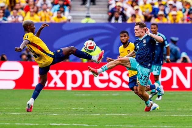 Florian Wirtz of Germany and Jackson Porozo of Ecuador battle for the ball , Group E - FIFA World Cup, WM, Weltmeisterschaft, Fussball 2026, Ecuador v Germany, New York New Jersey Stadium, June 25, 2026, East Rutherford, United States.