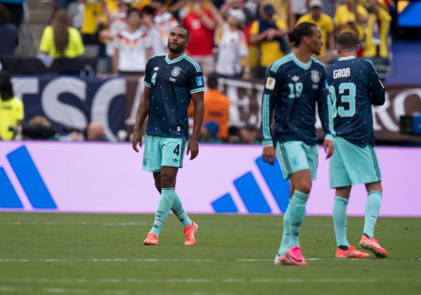 Jonathan Tah (Germany, 4) enttaeuscht, enttaeuscht schauend, dissapointed, traurig, frustiert, frust, gefrustet, frustrated nach dem Gegentor zum 2-1 FIFA World Cup, WM, Weltmeisterschaft, Fussball 2026: Ecuador vs Deutschland 25 June 2026, FIFA World Cup 2026: Ecuador vs Deutschland (Group E, Matchday 3) at New York New Jersey Stadium in East Rutherford, New Jersey, USA. *** Jonathan Tah (Germany), looking disappointed, disappointed, sad, frustrated, feeling frustrated, after conceding the goal that made the score 2–1 in the 2026 FIFA World Cup match between Ecuador and Germany on June 25, 2026, 2026 FIFA World Cup: Ecuador vs. Germany, Group E, Matchday 3 at New York New Jersey Stadium in East Rutherford, New Jersey, USA Copyright: HMBxMedia xMarcoxBader