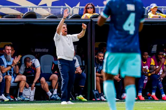 head coach Sebastian Beccacece of Ecuador gestures , Group E - FIFA World Cup, WM, Weltmeisterschaft, Fussball 2026, Ecuador v Germany, New York New Jersey Stadium, June 25, 2026, East Rutherford, United States.