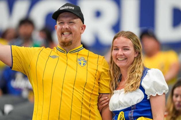 . The supporters of Sweden during the FIFA World Cup, WM, Weltmeisterschaft, Fussball 2026 Group F match between Japan and Sweden at Dallas Stadium on June 25, 2026 in Dallas, United States. (Photo by Torbjorn Tande DeFodi Images) - *** Sweden fans during the 2026 FIFA World Cup Group F match between Japan and Sweden at Dallas Stadium on June 25, 2026, in Dallas, United States. Photo by Torbjorn Tande, DeFodi Images