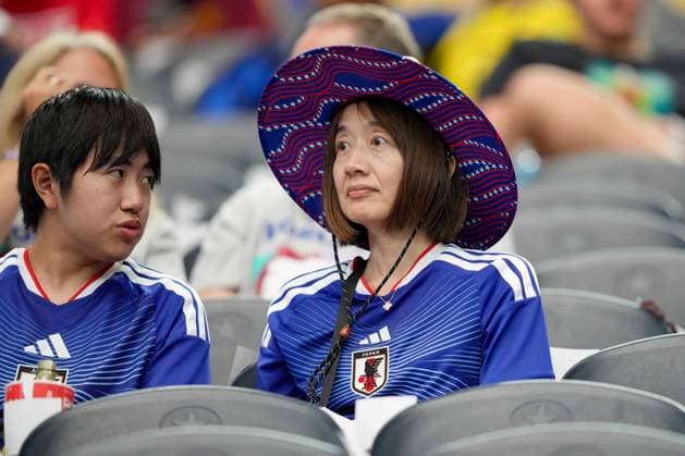 . The supporters of Japan during the FIFA World Cup, WM, Weltmeisterschaft, Fussball 2026 Group F match between Japan and Sweden at Dallas Stadium on June 25, 2026 in Dallas, United States. (Photo by Torbjorn Tande DeFodi Images) - *** Fans cheering for Japan during the 2026 FIFA World Cup Group F match between Japan and Sweden at Dallas Stadium on June 25, 2026, in Dallas, United States. Photo by Torbjorn Tande, DeFodi Images