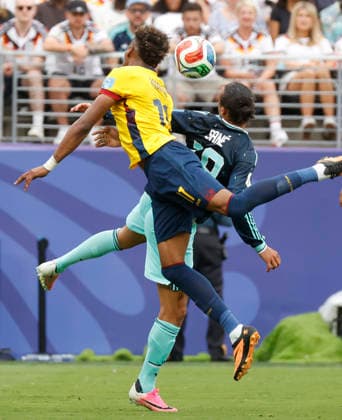 Germany s Leroy Sane and Ecuador s Kevin Rodriguez got up for a header in the second half of a FIFA World Cup, WM, Weltmeisterschaft, Fussball match at New York New Jersey Stadium in East Rutherford, New Jersey, on Thursday, June 25, 2026.  NYP202606259240 JOHNxANGELILLO