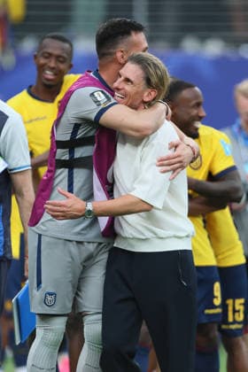 Ecuador v Germany: Group E - FIFA World Cup, WM, Weltmeisterschaft, Fussball 2026 Gonzalo Valle, goalkeeper of Ecuador and Sebastian Beccacece, Head Coach of Ecuador celebrate after winning the FIFA World Cup 2026 Group E match between Ecuador and Germany at New York New Jersey Stadium on June 25, 2026 in East Rutherford, United States. East Rutherford New York New Jersey Stadium NJ United States Copyright: xAllstarxPicturexLibraryxLtdx