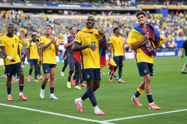 Siegesjubel mit Ehrenrunde Ecuador Moises Caicedo (Ecuador, 23), Piero Hincapie (Ecuador, 3) - New York 25.06.2026: Deutschland vs. Ecuador, MetLife Stadium, World Cup 26 Gruppe E, 3. Spieltag *** Victory celebrations with a lap of honor: Moises Caicedo (Ecuador), 23, and Piero Hincapie (Ecuador), 3. New York, June 25, 2026. Germany vs. Ecuador, MetLife Stadium, World Cup Group E, Matchday 3