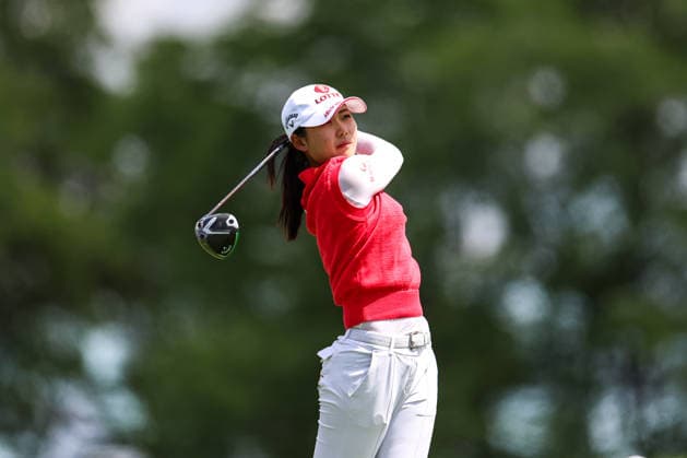 Youmin Hwang of South Korea hits her tee shot on the third tee during the first round of the 2026 KPMG Women s PGA, Golf Herren Championship at Hazeltine National Golf Club on June 25, 2026 in Chaska, Minnesota. CSM. Chaska USA - ZUMAc04_ 20260625_zma_c04_192 Copyright: xStevenxGarciax