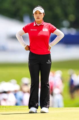 Ina Yoon of South Korea looks on before putting on the ninth green during the first round of the 2026 KPMG Women s PGA, Golf Herren Championship at Hazeltine National Golf Club on June 25, 2026 in Chaska, Minnesota. CSM. Chaska USA - ZUMAc04_ 20260625_zma_c04_203 Copyright: xStevenxGarciax