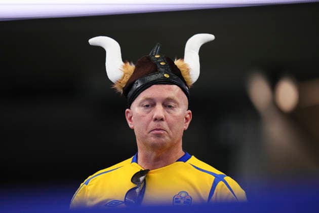 Japan v Sweden: Group F - FIFA World Cup, WM, Weltmeisterschaft, Fussball 2026 Supporter of Sweden poses for the photo during the FIFA World Cup 2026 Group F match between Japan and Sweden at Dallas Stadium on June 25, 2026 in Dallas, United States. Arlington TX United States  Copyright: xJosexBretonx originalFilename:bretonhernandez-japanvsw260625_npPwH.jpg