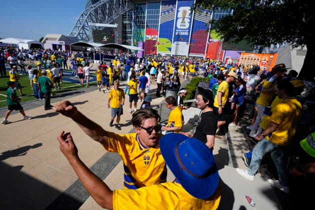 FIFA World Cup, WM, Weltmeisterschaft, Fussball 2026 - Group F - Japan vs Sweden Supporters of Sweden cheer ahead of the FIFA World Cup 2026 group stage match Japan against Sweden, in Dallas, Texas, USA, 25 June 2026. DALLAS United States  Copyright: xJEFFREYxMCWHORTERx