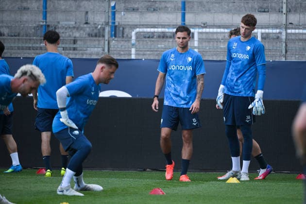 Torwart Hugo Rölleke (VfL Bochum), Michael Steinwender (VfL Bochum), v.re. 25.06.2026, Fussball 2. Bundesliga, Saison 2026 2027, Trainingsauftakt VfL Bochum Bochum Vonovia Ruhrstadion Nordrhein Westfalen Deutschland *** Goalkeeper Hugo Rölleke, VfL Bochum; Michael Steinwender, VfL Bochum; June 25, 2026, Soccer, 2. Bundesliga, 2026–2027 season, start of training for VfL Bochum at the Vonovia Ruhrstadion in Bochum, North Rhine-Westphalia, Germany Team2