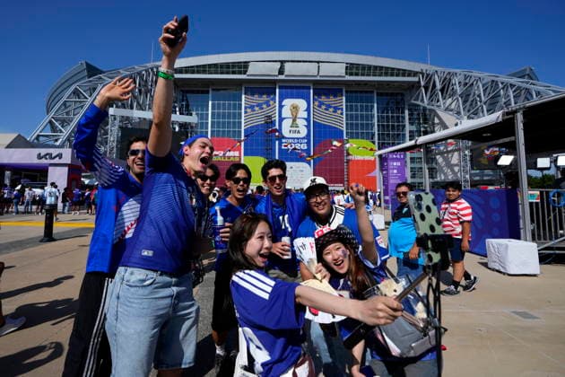 FIFA World Cup, WM, Weltmeisterschaft, Fussball 2026 - Group F - Japan vs Sweden Supporters of Japan cheer as they arrive for the FIFA World Cup 2026 group stage match Japan against Sweden, in Dallas, Texas, USA, 25 June 2026. DALLAS United States  Copyright: xJEFFREYxMCWHORTERx