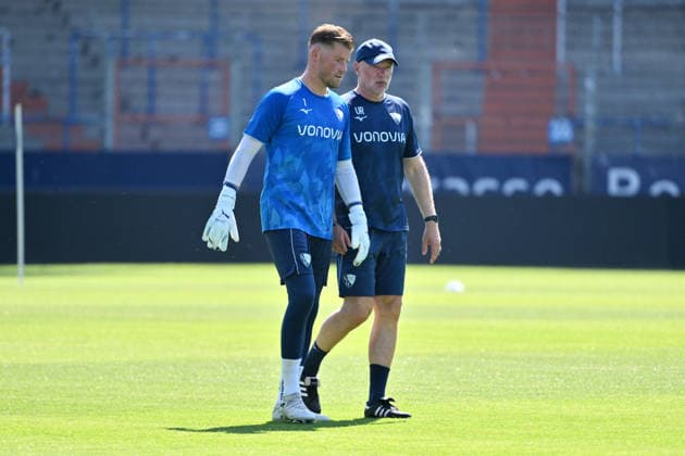 Torwart Timo Horn (VfL Bochum), Sebastian Baumgartner (Torwarttrainer VfL Bochum), v.li. 25.06.2026, Fussball 2. Bundesliga, Saison 2026 2027, Trainingsauftakt VfL Bochum Bochum Vonovia Ruhrstadion Nordrhein Westfalen Deutschland *** Goalkeeper Timo Horn, VfL Bochum; Sebastian Baumgartner, goalkeeper coach, VfL Bochum; from left, June 25, 2026, Soccer, 2. Bundesliga, 2026–2027 season, start of training for VfL Bochum at the Vonovia Ruhrstadion in Bochum, North Rhine-Westphalia, Germany Team2