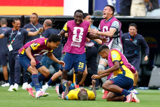New Jersey, USA, 25th June 2026. Moises Caicedo of Ecuador lays on the floor celebrating with team mates after the Ecuador vs Germany FIFA World Cup, WM, Weltmeisterschaft, Fussball match at Metlife Stadium, New Jersey. Picture credit should read: Paul Terry Sportimage EDITORIAL USE ONLY. No use with unauthorised audio, video, data, fixture lists, club league logos or live services. Online in-match use limited to 120 images, no video emulation. No use in betting, games or single club league player publications. SPI_069_PT_Ecuador_Germany SPI-4841-0069