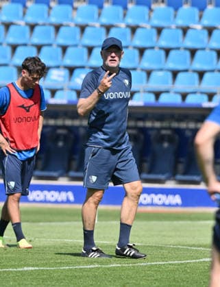 Trainer Uwe Rösler (VfL Bochum) gibt seinen Spielern ANweisungen 25.06.2026, Fussball 2. Bundesliga, Saison 2026 2027, Trainingsauftakt VfL Bochum Bochum Vonovia Ruhrstadion Nordrhein Westfalen Deutschland *** Coach Uwe Rösler of VfL Bochum gives his players instructions on June 25, 2026; Soccer, 2. Bundesliga, 2026–2027 season; Start of training camp for VfL Bochum at the Vonovia Ruhrstadion in Bochum, North Rhine-Westphalia, Germany Team2