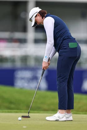Karis Davidson of Australia putts on the ninth green during the first round of the 2026 KPMG Women s PGA, Golf Herren Championship at Hazeltine National Golf Club on June 25, 2026 in Chaska, Minnesota. CSM. Golf 2026: KPMG Women s PGA Championship Round One  - ZUMAc04_ 20260625_zma_c04_258 Copyright: xStevenxGarciax