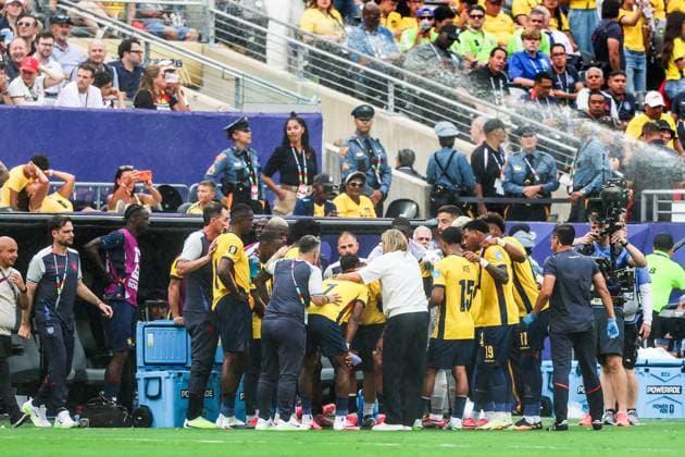 RECORD DATE NOT STATED FIFA World Cup, WM, Weltmeisterschaft, Fussball 2026 - Group E - Ecuador v Germany Hydration break during the match between Ecuador and Germany in the third round of Group E of the 2026 FIFA World Cup group stage at New York New Jersey Stadium, in East Rutherford, United States, on Thursday, June 25, 2026.(Foto: William Volcov Brazil Photo Press IMAGO) Sports East Rutherford NJ United States of America Copyright: xWILLIAMxVOLCOVx