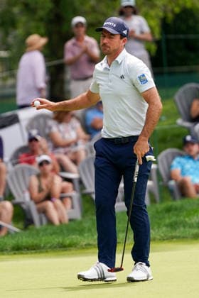 June 25, 2026, Cromwell, Connecticut, USA: Nick Taylor (CAN) waves to the gallery after putting the 7th green during the first round of the 2026 Travelers Championship at TPC River Highlands. Cromwell USA - ZUMAw109 20260625_fap_w109_009 Copyright: xDebbyxWongx