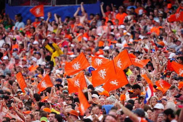 Tunisia v Netherlands - FIFA World Cup, WM, Weltmeisterschaft, Fussball 2026 - Group F KANSAS CITY, UNITED STATES - JUNE 25: Fans of Netherlands celebrate after Ellyes Skhiri of Tunisia scored an own goal during the 2026 FIFA World Cup First Stage Group F match between Tunisia and Netherlands at Arrowhead Stadium (Kansas City Stadium) in Kansas City, Missouri, United States on June 25, 2026. Hakan Akgun Anadolu Missouri United States. Editorial use only. Please get in touch for any other usage.  Copyright: x2026xAnadoluxHakanxAkgunx