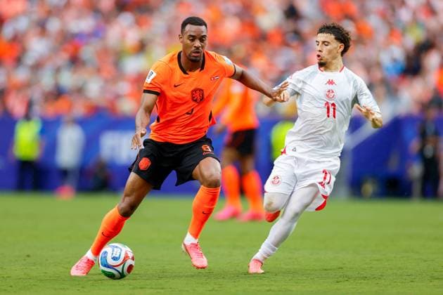 KANSAS CITY, 25-06-2026, Kansas City Stadium, World Cup 2026 Match between Tunesia and The Netherlands. Picture Shows Netherlands player Ryan Gravenberch and Tunisia player Ismael Gharbi Tunesia - Netherlands (World Cup 2026)  x204647728x Copyright: