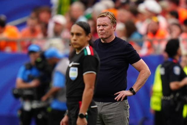 Tunisia v Netherlands - FIFA World Cup, WM, Weltmeisterschaft, Fussball 2026 - Group F KANSAS CITY, UNITED STATES - JUNE 25: Head coach of Netherlands Ronald Koeman follows the 2026 FIFA World Cup First Stage Group F match between Tunisia and Netherlands at Arrowhead Stadium (Kansas City Stadium) in Kansas City, Missouri, United States on June 25, 2026. Hakan Akgun Anadolu Missouri United States. Editorial use only. Please get in touch for any other usage.  Copyright: x2026xAnadoluxHakanxAkgunx