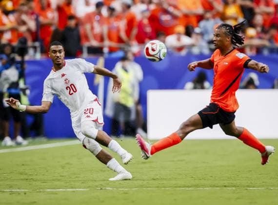 KANSAS - Yan Valery of Tunisia and Nathan Ake of the Netherlands during the FIFA 2026 World Cup Group F match between Tunisia and the Netherlands at Kansas City Stadium on June 25, 2026, in Kansas, United States. KOEN VAN WEEL ANP FIFA World Cup, WM, Weltmeisterschaft, Fussball 2026 group stage 2026 xVIxANPxSportx xxANPxIVx 561992429 originalFilename: 561992429.jpg