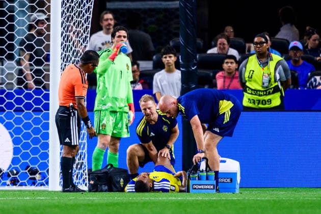 260625 Isak Hien of Sweden in pain during the FIFA World Cup, WM, Weltmeisterschaft, Fussball 2026 football match between Japan and Sweden on June 25, 2026 in Dallas. Photo: Petter Arvidson BILDBYRAN kod PA PA1259 bbeng fotboll football soccer fotball vm fotbolls-vm fotball-vm fotbolls-vm 2026 fifa world cup 2026 sverige sweden sverige a japan *** 260625 Isak Hien of Sweden in pain during the 2026 FIFA World Cup soccer match between Japan and Sweden on June 25, 2026 in Dallas. Photo by Petter Arvidson, BILDBYRAN. Code: PA PA1259 bbeng soccer football soccer World Cup 2026 FIFA World Cup 2026 Sweden Sweden A Japan  Copyright: PETTERxARVIDSON BB260625PA117