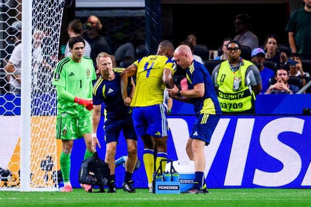 260625 Isak Hien of Sweden in pain during the FIFA World Cup, WM, Weltmeisterschaft, Fussball 2026 football match between Japan and Sweden on June 25, 2026 in Dallas. Photo: Petter Arvidson BILDBYRAN kod PA PA1259 bbeng fotboll football soccer fotball vm fotbolls-vm fotball-vm fotbolls-vm 2026 fifa world cup 2026 sverige sweden sverige a japan *** 260625 Isak Hien of Sweden in pain during the 2026 FIFA World Cup soccer match between Japan and Sweden on June 25, 2026 in Dallas. Photo by Petter Arvidson, BILDBYRAN. Code: PA PA1259 bbeng soccer football soccer World Cup 2026 FIFA World Cup 2026 Sweden Sweden A Japan  Copyright: PETTERxARVIDSON BB260625PA118