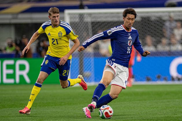 Daichi Kamada of Japan chased by Alexander Bernhardsson of Sweden during the FIFA World Cup, WM, Weltmeisterschaft, Fussball 2026 Group F match between Japan and Sweden at Dallas Stadium in Arlington, Texas, United States, on June 25th, 2026. (Photo by Riquelve Nata Sports Press Photo)  Copyright: xRiquelvexNata SportsxPressxPhotox Sportspressphoto_SPR177021