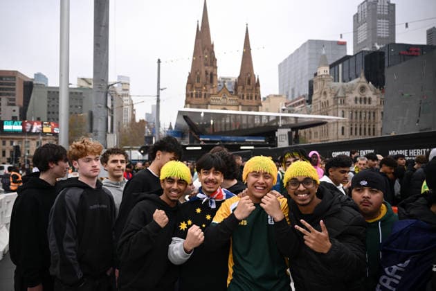 WORLD CUP LIVE SITE MELBOURNE, Socceroos supporters arrive to watch the FIFA World Cup, WM, Weltmeisterschaft, Fussball Group D match between Australia and Paraguay at a live site at Federation Square, in Melbourne, Friday, June 26, 2026 ( NO ARCHIVING MELBOURNE VICTORIA AUSTRALIA  Copyright: xJOELxCARRETTx 20260626175435259570