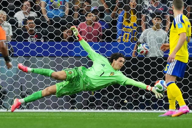 FIFA World Cup, WM, Weltmeisterschaft, Fussball 2026 - Group F - Japan vs Sweden Goalkeeper Jacob Widell Zetterstrom of Sweden makes a save during the FIFA World Cup 2026 group stage match Japan against Sweden, in Dallas, Texas, USA, 25 June 2026. DALLAS United States  Copyright: xJEFFREYxMCWHORTERx