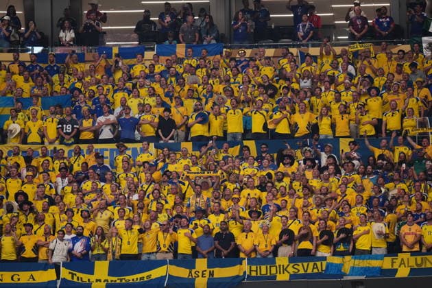 Japan v Sweden - FIFA World Cup, WM, Weltmeisterschaft, Fussball 2026 - Group F ARLINGTON, USA - JUNE 25: Supporters of Sweden sing their national anthem during the 2026 FIFA World Cup First Stage Group F match between Japan and Sweden at Dallas Stadium in Arlington, Texas, United States on June 25, 2026. Jose Hernandez Anadolu Texas United States. Editorial use only. Please get in touch for any other usage.  Copyright: x2026xAnadoluxJosexHernandezx