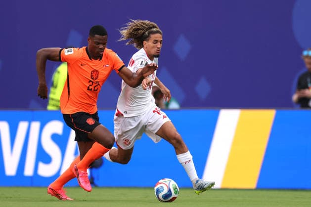 Hannibal Mejbri (R) of Tunisia in action against Denzel Dumfries (L) of the Netherlands during a Group F match of the 2026 FIFA World Cup, WM, Weltmeisterschaft, Fussball between Tunisia and the Netherlands at Arrowhead Stadium in Kansas, United States, 25 June 2026. FIFA World Cup 2026 - Group F Tunisia vs. Netherlands !ACHTUNG: NUR REDAKTIONELLE NUTZUNG!  Copyright: xJuanxIgnacioxRoncoronix GR5121 20260626-55020712365_1