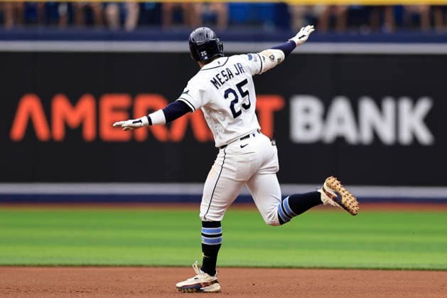 June 25, 2026, St. Petersburg, Florida, USA: Tampa Bay Rays right fielder Victor Mesa Jr. (25) homers to right field and scores center fielder Cedric Mullins (31) and shortstop Taylor Walls (6) during an MLB, Baseball Herren, USA game against the Kansas City Royals on June 25, 2026 at Tropicana Field. The Rays beat the Royals 13-2. MLB 2026: Tampa Bay Rays 13 : 2 Kansas City Royals  - ZUMAh180 20260625_zsp_h180_073 Copyright: xKimxHukarix
