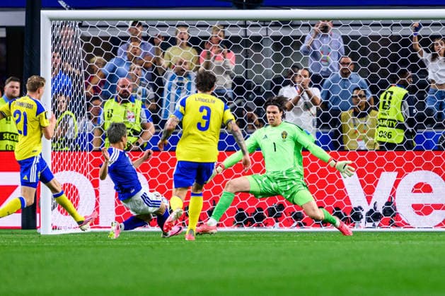 260625 Daizen Maeda of Japan scores 1-0 on goalkeeper Jacob Widell Zetterström of Sweden during the FIFA World Cup, WM, Weltmeisterschaft, Fussball 2026 football match between Japan and Sweden on June 25, 2026 in Dallas. Photo: Petter Arvidson BILDBYRAN kod PA PA1259 bbeng fotboll football soccer fotball vm fotbolls-vm fotball-vm fotbolls-vm 2026 fifa world cup 2026 sverige sweden sverige a japan *** June 25, 2026: Daizen Maeda of Japan scores a 1-0 goal against Sweden’s goalkeeper Jacob Widell Zetterström during the 2026 FIFA World Cup soccer match between Japan and Sweden on June 25, 2026 in Dallas. Photo by Petter Arvidson, BILDBYRAN. Code: PA PA1259 bbeng soccer football soccer World Cup 2026 FIFA World Cup 2026 Sweden Sweden A Japan  Copyright: PETTERxARVIDSON BB260625PA157