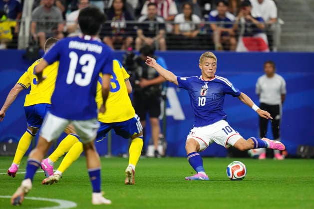 June 25, 2026, Arlington, Texas, United States: Ritsu Doan of Japan kicks the ball during the FIFA World Cup, WM, Weltmeisterschaft, Fussball 2026 Group F match between Japan and Sweden at Dallas Stadium on June 25, 2026 in Dallas, United States. Arlington United States - ZUMAa181 20260625_zaa_a181_023 Copyright: xJosexBretonx