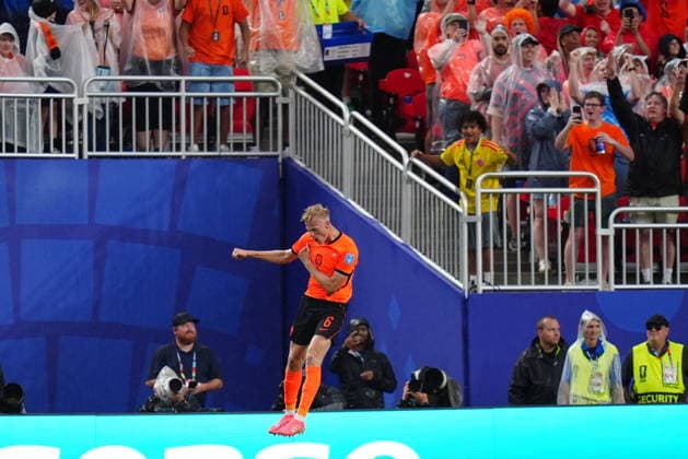 Tunisia v Netherlands - FIFA World Cup, WM, Weltmeisterschaft, Fussball 2026 - Group F KANSAS CITY, UNITED STATES - JUNE 25: Jan Paul van Hecke of Netherlands celebrates after scoring a goal during the 2026 FIFA World Cup First Stage Group F match between Tunisia and Netherlands at Arrowhead Stadium (Kansas City Stadium) in Kansas City, Missouri, United States on June 25, 2026. Hakan Akgun Anadolu Missouri United States. Editorial use only. Please get in touch for any other usage.  Copyright: x2026xAnadoluxHakanxAkgunx