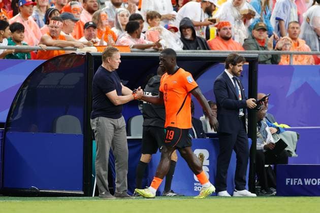 KANSAS CITY, 25-06-2026, Kansas City Stadium, World Cup 2026 Match between Tunesia and The Netherlands. Picture Shows Netherlands trainer coach Ronald Koeman and Netherlands player Brian Brobbey Tunesia - Netherlands (World Cup 2026)  x204649353x Copyright: