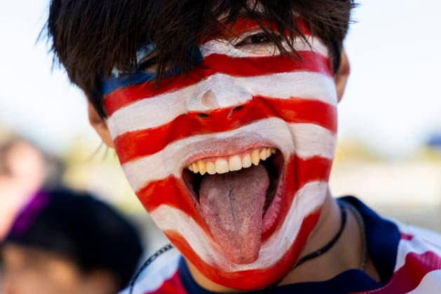 June 25, 2026, Los Angeles, California, USA: A soccer fan with a painted face arrives before the FIFA World Cup, WM, Weltmeisterschaft, Fussball Group D match between the United States and Turkey at SoFi Stadium in Inglewood, Calif., Thursday, June 25, 2026. Los Angeles USA - ZUMAc68_ 20260625_zaf_c68_003 Copyright: xRingoxChiux