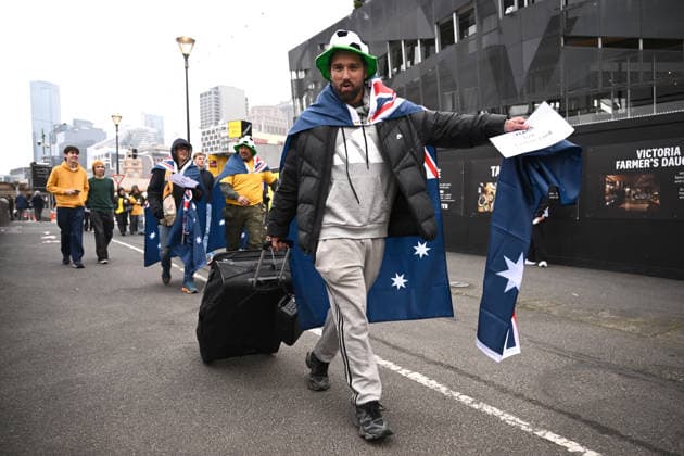 WORLD CUP LIVE SITE MELBOURNE, Socceroos supporters arrive to watch the FIFA World Cup, WM, Weltmeisterschaft, Fussball Group D match between Australia and Paraguay at a live site at Federation Square, in Melbourne, Friday, June 26, 2026 ( NO ARCHIVING MELBOURNE VICTORIA AUSTRALIA  Copyright: xJOELxCARRETTx 20260626164069679767