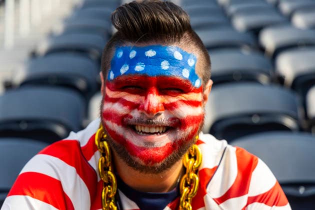 June 25, 2026, Los Angeles, California, USA: A soccer fan with a painted face arrives before the FIFA World Cup, WM, Weltmeisterschaft, Fussball Group D match between the United States and Turkey at SoFi Stadium in Inglewood, Calif., Thursday, June 25, 2026. World Cup 2026: United States Vs Turkey  - ZUMAc68_ 20260625_zaf_c68_005 Copyright: xRingoxChiux