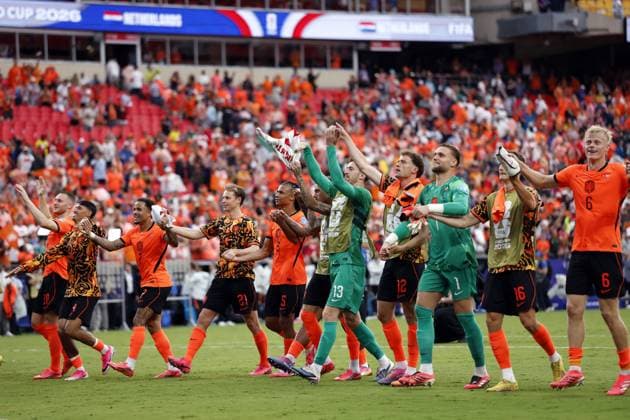 KANSAS - Players of the Dutch national team, Nationalteam celebrate the victory after the FIFA 2026 World Cup Group F match between Tunisia and the Netherlands at Kansas City Stadium on June 25, 2026, in Kansas, United States. ROBIN VAN LONKHUIJSEN ANP FIFA World Cup, WM, Weltmeisterschaft, Fussball 2026 group stage 2026 xVIxANPxSportx xxANPxIVx 562001538 originalFilename: 562001538.jpg