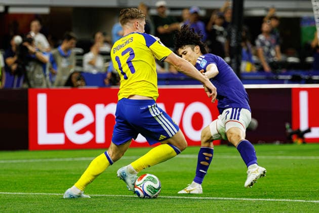 Viktor Gyokeres and Ao Tanaka seen during FIFA World Cup, WM, Weltmeisterschaft, Fussball 2026 game between national teams of Japan an Sweden (Grzegorz Wajda Ball Raw Images) Arlington Dallas Stadium USA Copyright: xGrzegorzxWajdax grzegorzwajda_japan_netherlands_2526_2-31