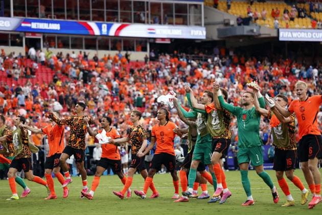 KANSAS - Players of the Dutch national team, Nationalteam celebrate the victory after the FIFA 2026 World Cup Group F match between Tunisia and the Netherlands at Kansas City Stadium on June 25, 2026, in Kansas, United States. ROBIN VAN LONKHUIJSEN ANP FIFA World Cup, WM, Weltmeisterschaft, Fussball 2026 group stage 2026 xVIxANPxSportx xxANPxIVx 562001649 originalFilename: 562001649.jpg
