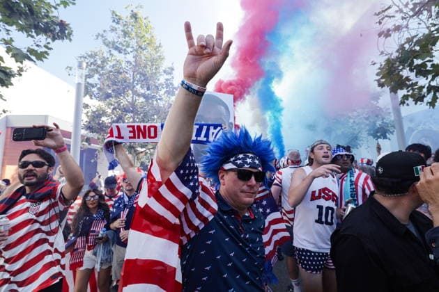 FIFA World Cup, WM, Weltmeisterschaft, Fussball 2026 - Group D - Turkey vs USA USA fans cheer ahead of the FIFA World Cup 2026 group stage match Turkey against USA, in Los Angeles, USA, 25 June 2026. LOS ANGELES United States  Copyright: xCHRISTOPHERxTORRESx