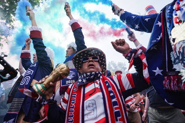 FIFA World Cup, WM, Weltmeisterschaft, Fussball 2026 - Group D - Turkey vs USA USA fans cheer ahead of the FIFA World Cup 2026 group stage match Turkey against USA, in Los Angeles, USA, 25 June 2026. LOS ANGELES United States  Copyright: xCHRISTOPHERxTORRESx