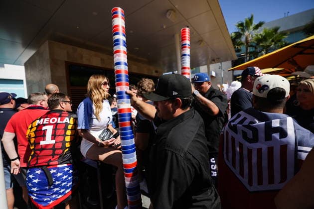 FIFA World Cup, WM, Weltmeisterschaft, Fussball 2026 - Group D - Turkey vs USA USA fans cheer ahead of the FIFA World Cup 2026 group stage match Turkey against USA, in Los Angeles, USA, 25 June 2026. LOS ANGELES United States  Copyright: xCHRISTOPHERxTORRESx