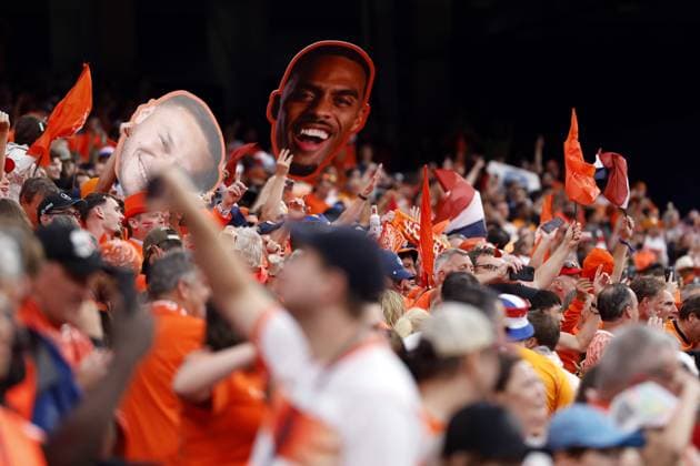 KANSAS - Fans celebrate the victory after the FIFA 2026 World Cup Group F match between Tunisia and the Netherlands at Kansas City Stadium on June 25, 2026, in Kansas, United States. ROBIN VAN LONKHUIJSEN ANP FIFA World Cup, WM, Weltmeisterschaft, Fussball 2026 group stage 2026 xVIxANPxSportx xxANPxIVx 562001696 originalFilename: 562001696.jpg